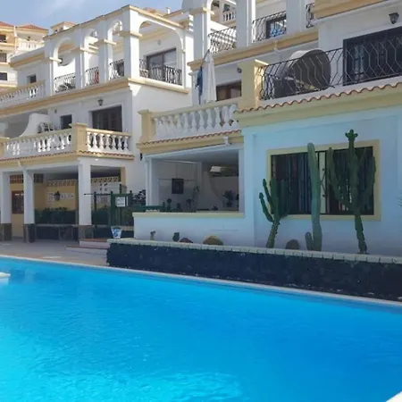 Americas 2 Bedroom Apartment *